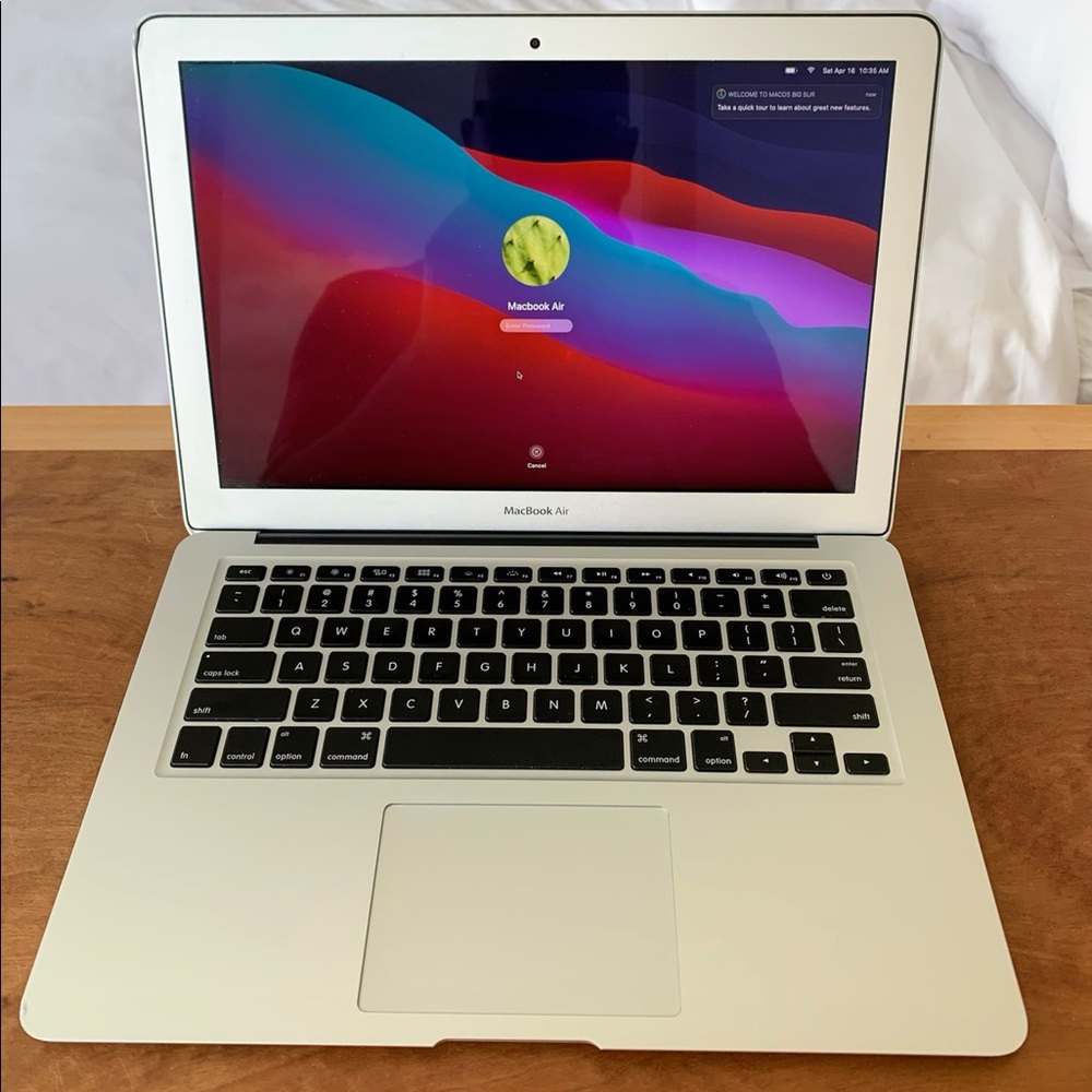 Apple Macbook Air​ ​13​-inch, ​Early ​2014​ (8GB Ram​, ​256GB​)